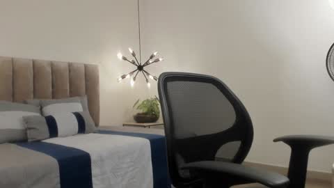 Snapshot of harryy_joness chatting on February 2025 05:37:01 PM Harry Jones online show from February 2025 05:37:01 PM