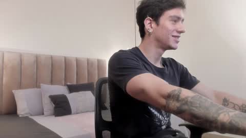 Snapshot of harryy_joness chatting on February 2025 05:18:01 PM Harry Jones online show from February 2025 05:18:01 PM