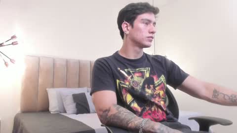 Snapshot of harryy_joness chatting on February 2025 05:18:02 PM Harry Jones online show from February 2025 05:18:02 PM