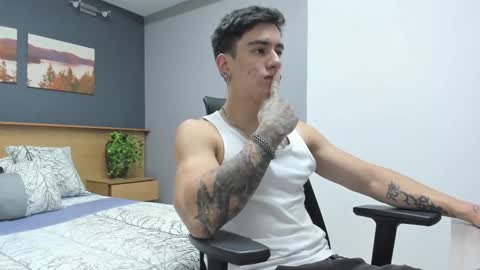 Snapshot of harryy_joness chatting on February 2025 05:50:02 PM Harry Jones online show from February 2025 05:50:02 PM