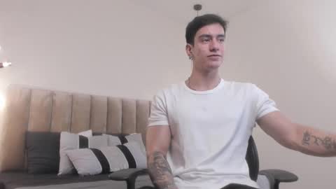 Snapshot of harryy_joness chatting on February 2025 05:42:02 PM Harry Jones online show from February 2025 05:42:02 PM