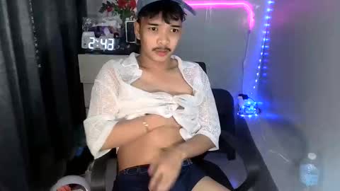 Michael18 online show from March 2025 01:43:02 PM