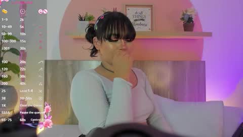 L A U R A online show from October 2025 05:10:01 AM