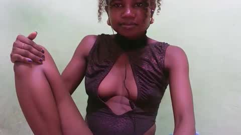 hasleyinah online show from April 2026 09:39:33 PM