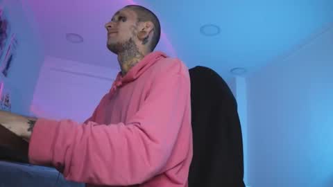 More content   2   online show from October 2025 03:29:02 AM