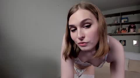 Mia online show from November 2025 06:01:01 AM