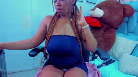 hazel_lanee online show from November 2025 05:19:02 AM