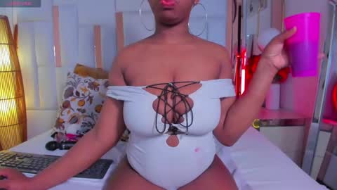 Snapshot of hazel_lanee chatting on June 2026 04:03:02 AM hazel_lanee online show from June 2026 04:03:02 AM