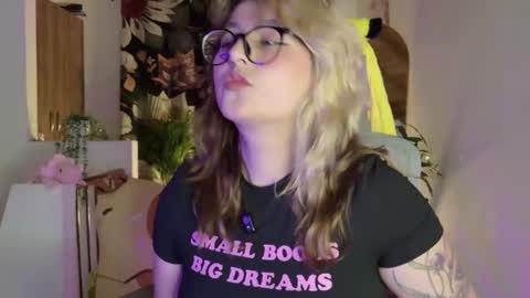 Snapshot of hazelbrownn23 chatting on May 2026 12:30:01 AM Hazel Brown online show from May 2026 12:30:01 AM