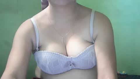 Snapshot of hazeldhane chatting on June 2026 02:34:02 AM hazeldhane online show from June 2026 02:34:02 AM