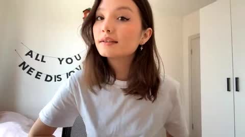 Snapshot of hazelhartshorn chatting on May 2026 10:09:02 AM Kira online show from May 2026 10:09:02 AM