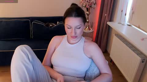 Snapshot of heaven_chloe chatting on April 2026 01:26:02 PM Heaven girl online show from April 2026 01:26:02 PM