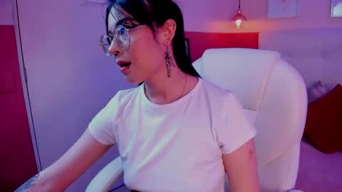 Snapshot of heaven_delight chatting on October 2025 12:51:01 PM Heaven online show from October 2025 12:51:01 PM