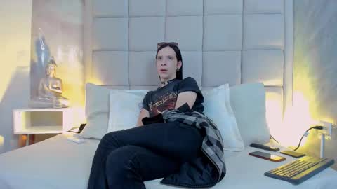 Keira Hecate online show from October 2025 07:40:01 PM