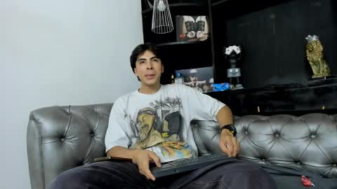 heellboy_ online show from November 2025 08:08:01 PM