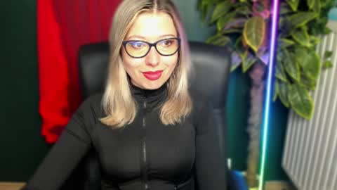 Snapshot of heidi_pleasure chatting on June 2026 04:25:01 AM Heidi online show from June 2026 04:25:01 AM