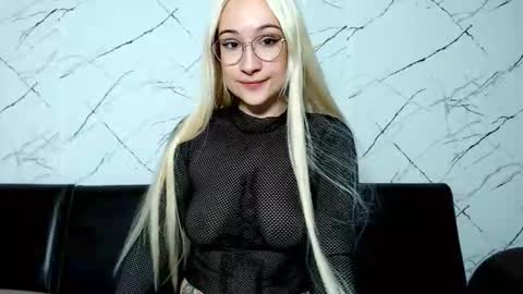 Snapshot of heidib0w chatting on November 2025 07:31:01 AM HeidiB0w online show from November 2025 07:31:01 AM