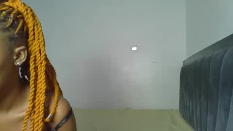 Snapshot of heilybunny chatting on May 2026 09:42:01 PM heilybunny online show from May 2026 09:42:01 PM