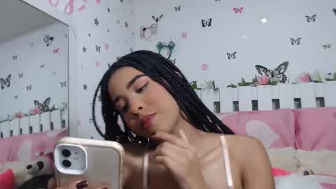 Snapshot of hela_sexy_xx chatting on December 2025 05:03:02 AM hella online show from December 2025 05:03:02 AM