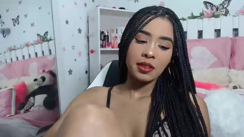 Snapshot of hela_sexy_xx chatting on December 2025 01:02:02 AM hella online show from December 2025 01:02:02 AM