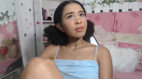 Snapshot of hela_sexy_xx chatting on March 2026 05:11:02 AM hella online show from March 2026 05:11:02 AM