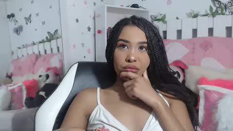 Snapshot of hela_sexy_xx chatting on May 2026 09:40:01 AM hella online show from May 2026 09:40:01 AM