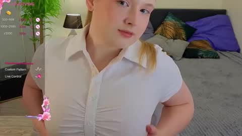 Snapshot of helda_mikons chatting on March 2026 06:19:02 AM Luly online show from March 2026 06:19:02 AM