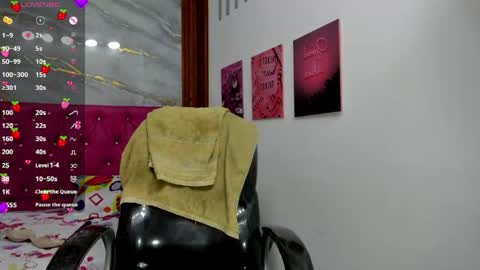 Snapshot of helen_russoo chatting on April 2026 07:10:01 PM Helen online show from April 2026 07:10:01 PM