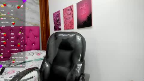 Snapshot of helen_russoo chatting on June 2026 06:46:02 PM Helen online show from June 2026 06:46:02 PM