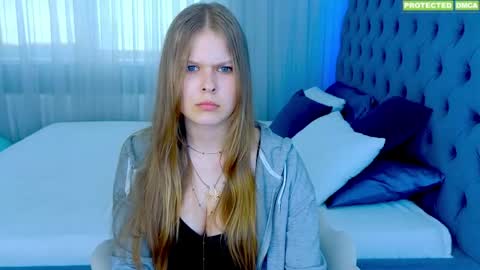 Snapshot of helena_tvs chatting on May 2026 09:37:01 AM Helena online show from May 2026 09:37:01 AM