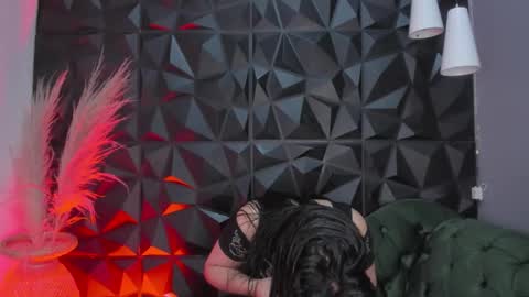 Helena Saenz online show from December 2025 12:20:01 PM