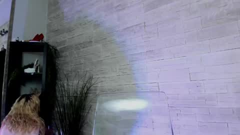Snapshot of helenceccile chatting on April 2026 05:01:02 AM Helen online show from April 2026 05:01:02 AM