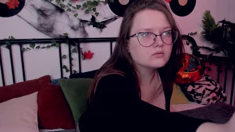 helendanvers online show from November 2025 09:52:02 AM