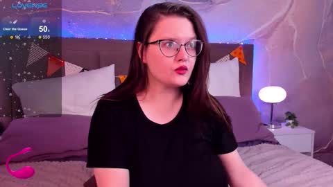 helendanvers online show from November 2025 12:47:01 PM