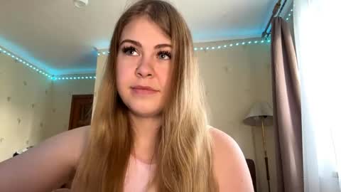 Chloe online show from May 2026 12:34:01 PM