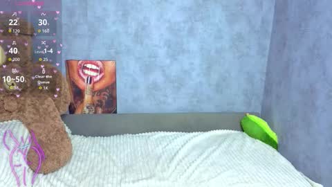 Snapshot of hellen__moore chatting on November 2025 12:55:01 AM GTM3Mon Tue Wed Thu Fri San 0400 am-1030pm online show from November 2025 12:55:01 AM