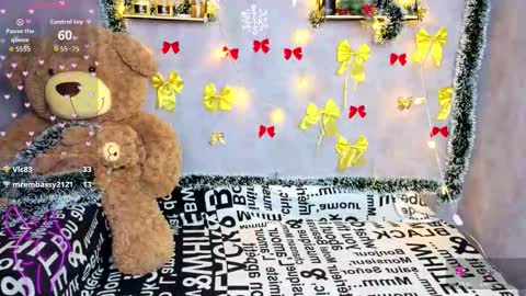 Snapshot of hellen__moore chatting on December 2025 01:00:01 AM GTM3Mon Tue Wed Thu Fri San 0400 am-1030pm online show from December 2025 01:00:01 AM