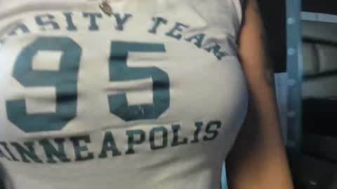 Snapshot of hellen__smith_ chatting on November 2025 01:00:01 PM hellen__smith_ online show from November 2025 01:00:01 PM