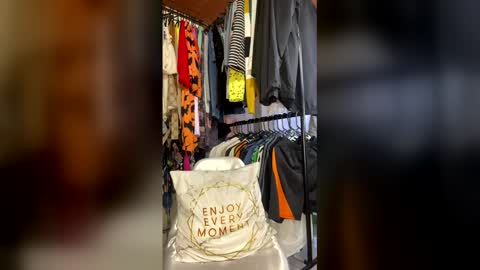 hellen     online show from April 2026 11:02:01 PM