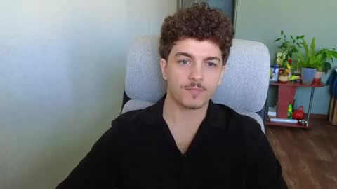 Snapshot of hellish_sugar chatting on May 2026 06:19:02 AM Remy online show from May 2026 06:19:02 AM
