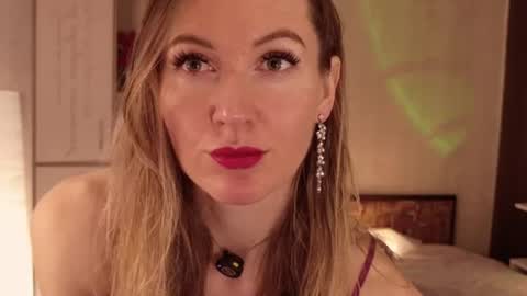 Alisia  Monday to Friday from 10 am to 4 pm GMT 2 online show from July 2026 09:17:01 AM