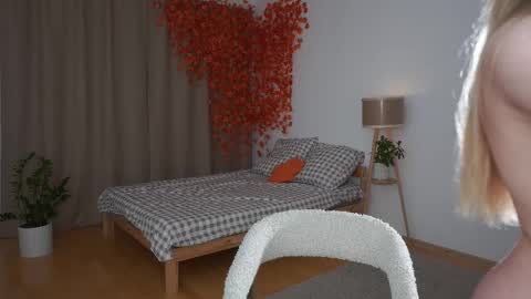 Taya online show from October 2025 10:51:02 PM