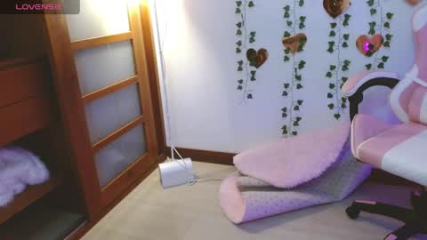 Snapshot of hellokitty_valery1 chatting on May 2026 01:34:01 AM hellokitty_valery1 online show from May 2026 01:34:01 AM