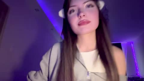 hellyluxury online show from May 2026 03:09:02 PM