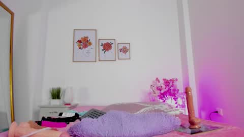 Hellzel online show from November 2025 07:24:02 PM