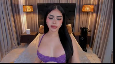 Snapshot of hennessygoddess69 chatting on September 2025 02:33:02 AM HENNESSY online show from September 2025 02:33:02 AM