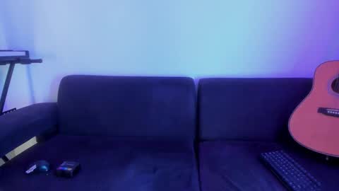 henrik_senn online show from November 2025 01:27:02 AM