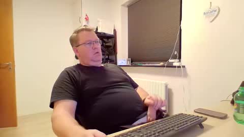 Snapshot of henrikrp1971 chatting on December 2024 05:46:01 PM henrikrp1971 online show from December 2024 05:46:01 PM