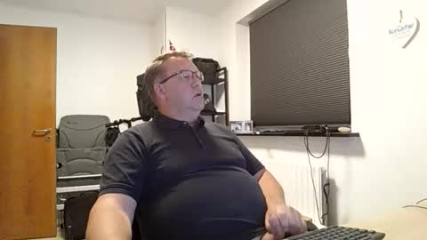 henrikrp1971 online show from November 2025 03:34:02 PM