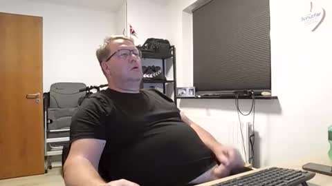 henrikrp1971 online show from November 2025 08:14:01 PM